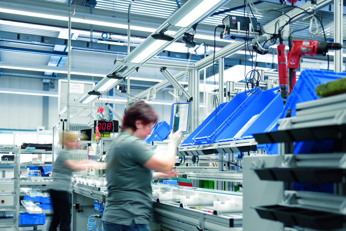Luminaire TAMETO au-dessus d'un poste de travail